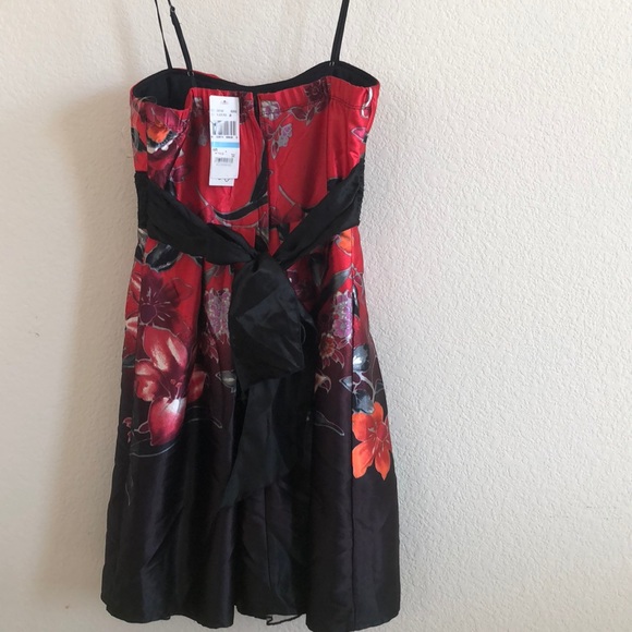 Cocktail dress. - Picture 2 of 4